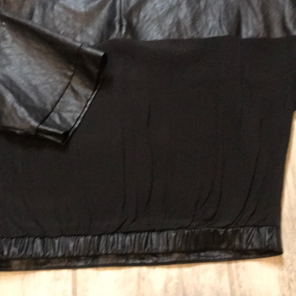 Forever 21 faux leather cropped black top Sz Small - Picture 4 of 4